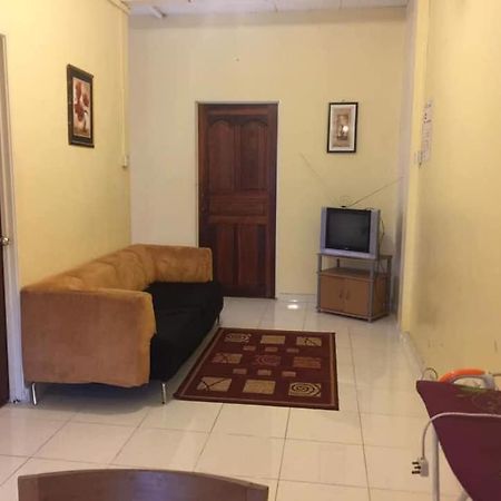 קואלה טרנגאנו Trisya Homestay מראה חיצוני תמונה
